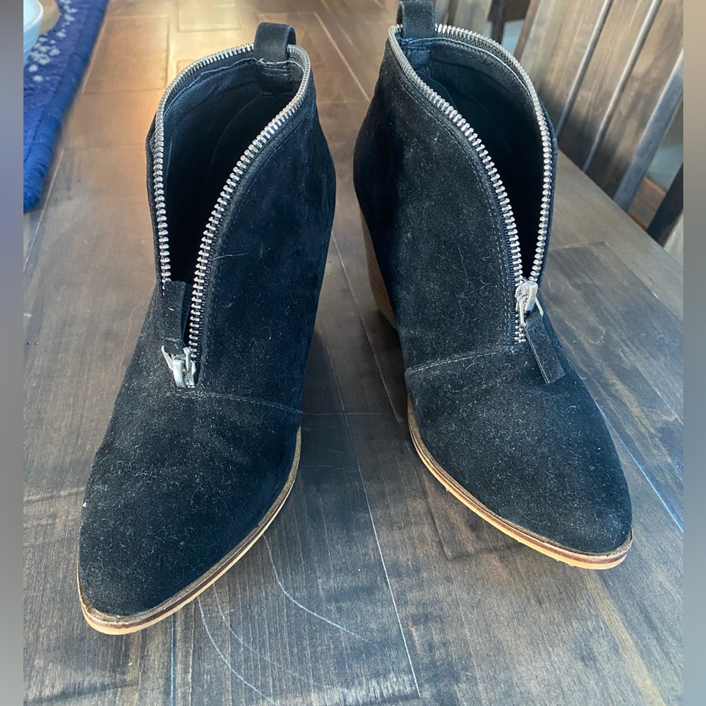 Beast fashion booties with adjustable zipper